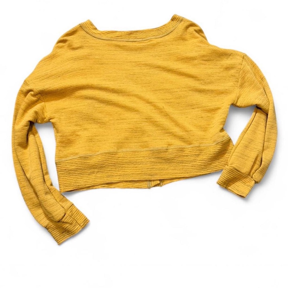 Cropped Button Front V Neck Top‎ - Picture 3 of 16